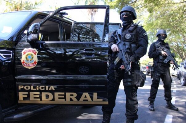 policia-federal-604x400 Homem finge ser policial federal para caçar Lázaro Barbosa e é preso