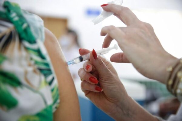 vacina-601x400 Mais de dois milhões de doses de vacina contra Covid-19 já foram aplicadas na Paraíba