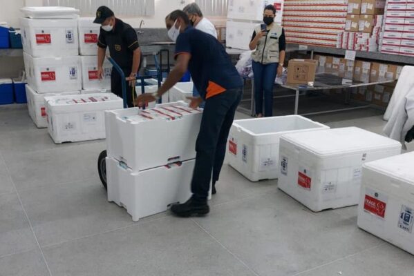 vacinas_astrazeneca-599x400 Quase quatro milhões de doses contra Covid-19 já foram distribuídas para os municípios da Paraíba