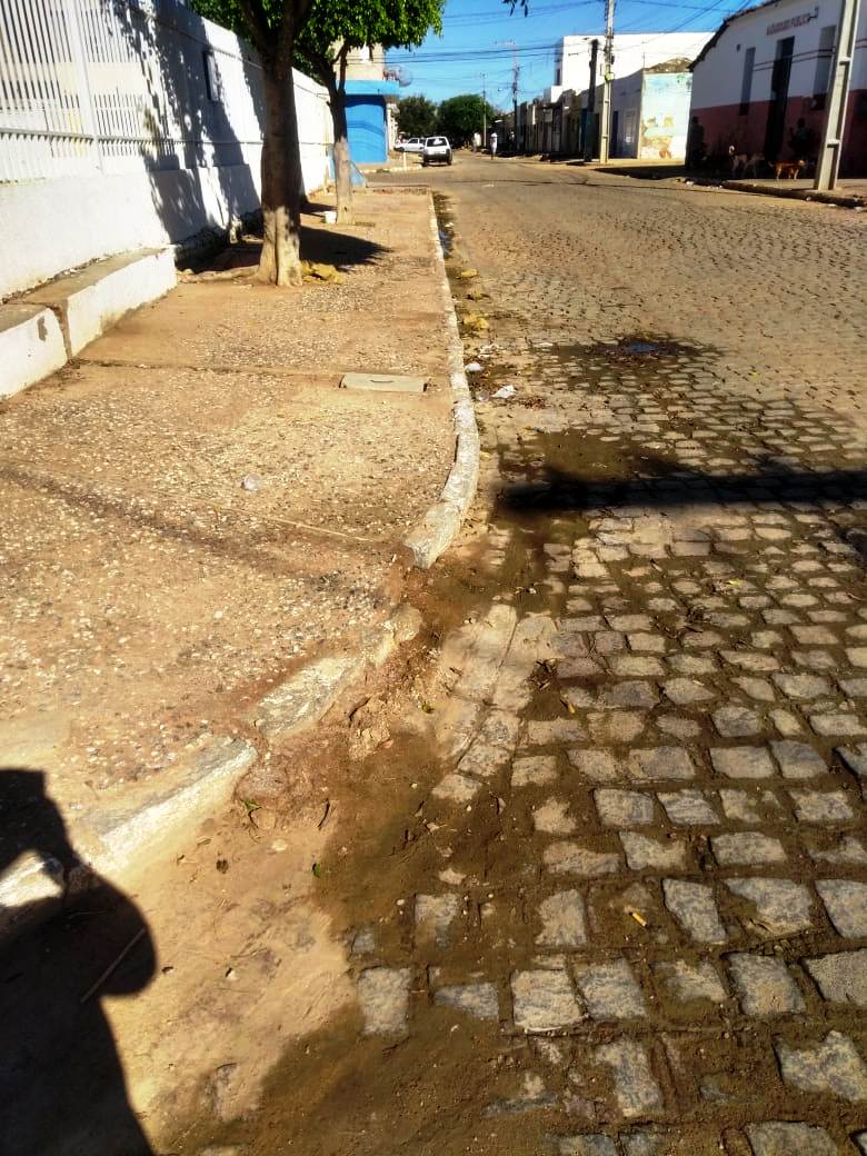 Infraestrutura1 Secretaria de Infraestrutura inicia cronograma de roço e limpeza de matos em ruas e bueiros