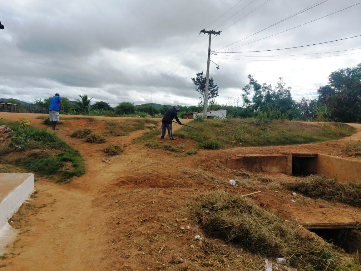 Infraestrutura4 Secretaria de Infraestrutura inicia cronograma de roço e limpeza de matos em ruas e bueiros