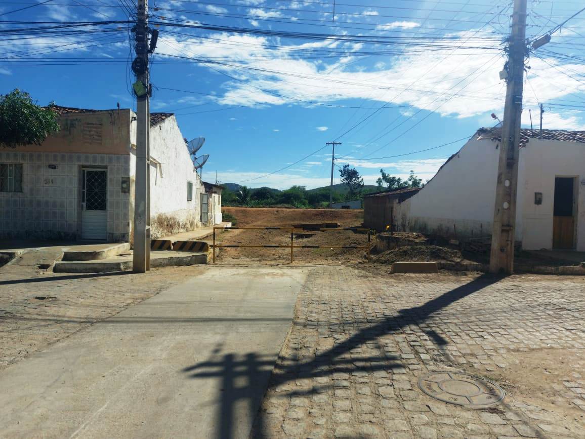 Infraestrutura6 Secretaria de Infraestrutura inicia cronograma de roço e limpeza de matos em ruas e bueiros