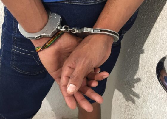 algemas-560x400 Suspeito de estuprar adolescente de 15 anos na Paraíba, é preso pela Polícia Civil