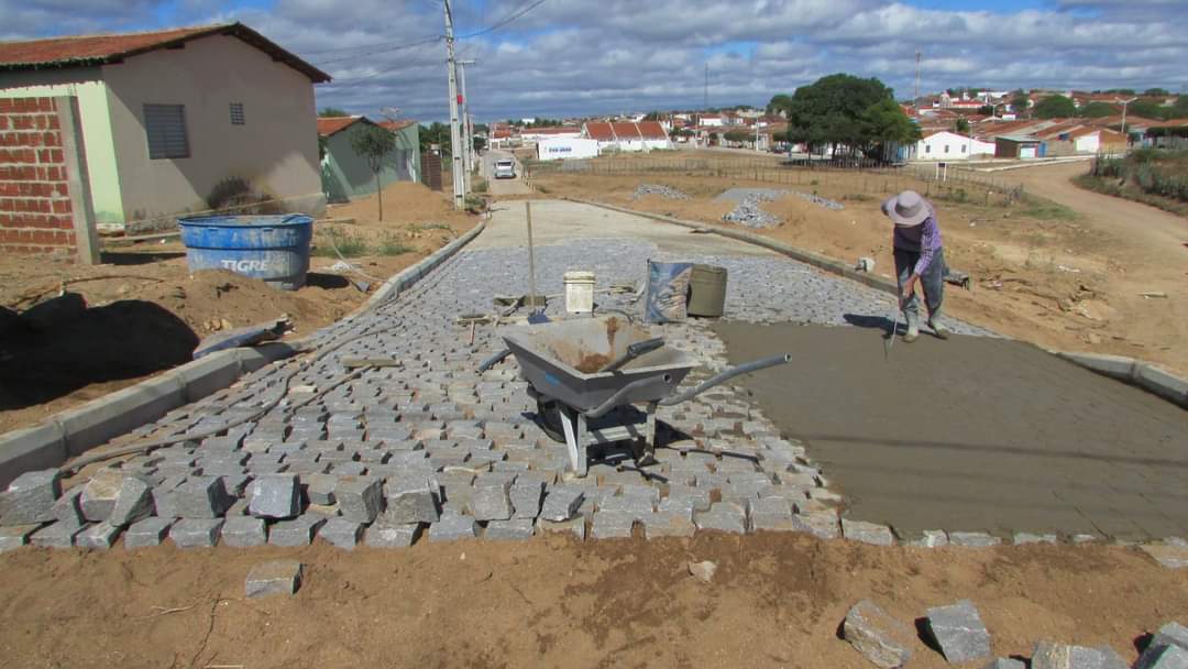 FB_IMG_1629030879472 Obras de pavimentação seguem em ritmo acelerado em São João do Tigre