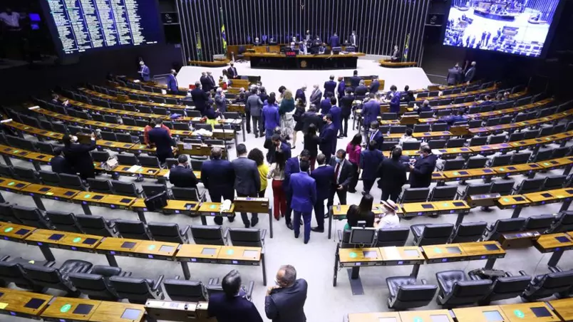 Plenario-da-Camara-dos-Deputados Câmara rejeita 'distritão' e aprova coligações na PEC da Reforma Eleitoral