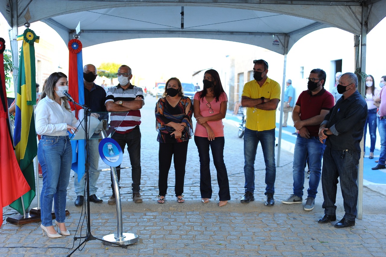 Prefeita-Anna-Lorena-realiza-entrega-de-obra-de-pavimentacao-no-bairro-Quinta-da-Boa-Vista-8 Prefeita Anna Lorena realiza entrega de obra de pavimentação no bairro Quinta da Boa Vista