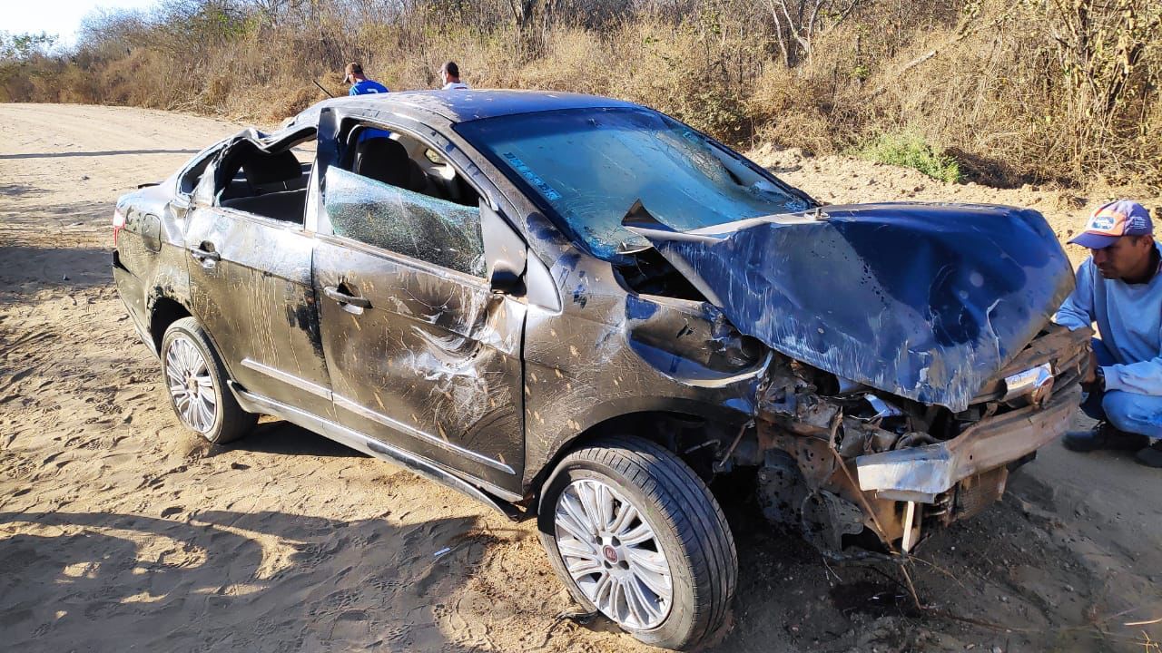 IMG-20210920-WA0122 Jovem perde controle da direção e capota carro na zona rural de Monteiro