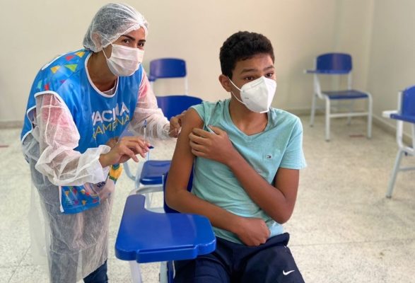 vacina-adolescentes-cg-587x400 Ministério Público Federal libera vacinação contra Covid-19 de adolescentes sem comorbidades nos municípios da Paraíba