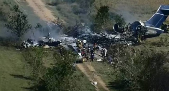 6c601509114f4b82a955e02253a8edf1 Avião cai no Texas com 21 pessoas a bordo; todos sobreviveram e ninguém ficou gravemente ferido