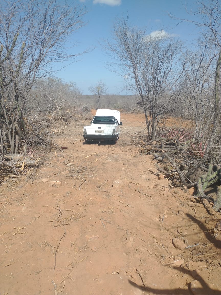 IMG-20211008-WA0175 Furtado em Monteiro, carro é encontrado ‘depenado’ em Sertânia