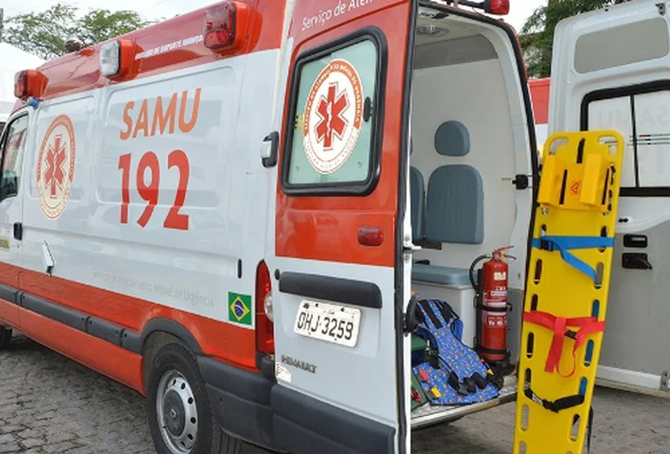 SAMU-e1635156393623 Homem fica ferido após colisão entre carro e moto em Monteiro