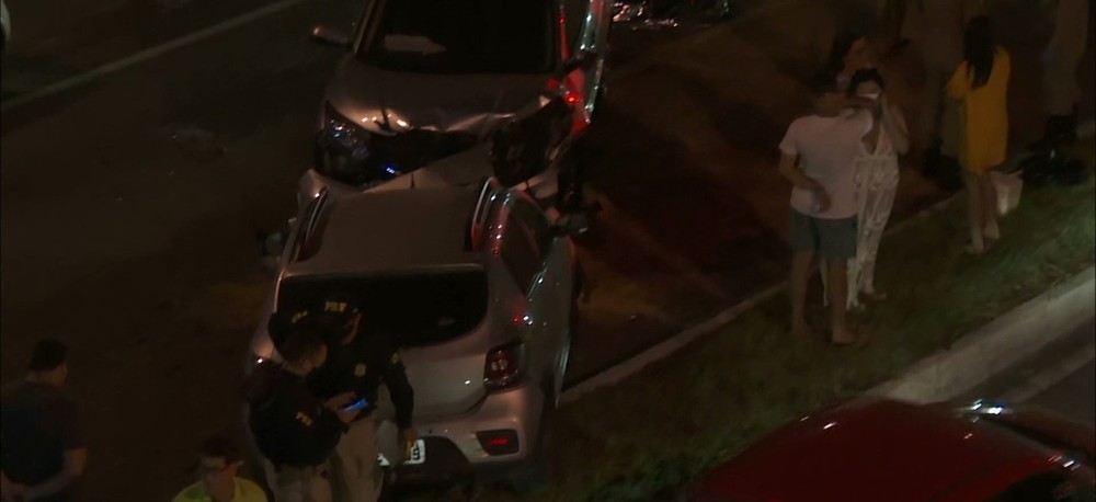 jpb2-1-acidente-br230 Colisão entre três carros deixa uma pessoa morta na BR-230, em João Pessoa