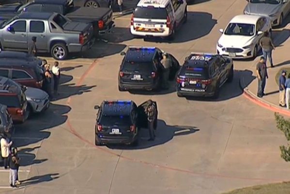 policia-escola-texas-599x400 Tiroteio em escola no Texas deixa feridos