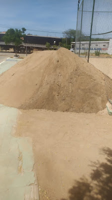 2-3 Secretaria de Esportes de Monteiro substitui areia de quadras de futevôlei e vôlei de areia