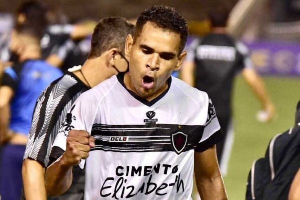 fdefgnbwyaif4la-1-599x400 Botafogo-PB vence Paysandu por 1 x 0 no Almeidão, em João Pessoa