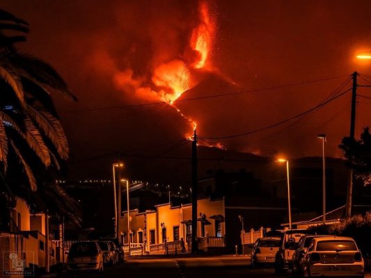 lapalmaislabonitaoficial-249235292_934320787496821_7201856330877521778_n-533x400 Tudo por uma selfie: turistas lotam La Palma para ver erupção de vulcão
