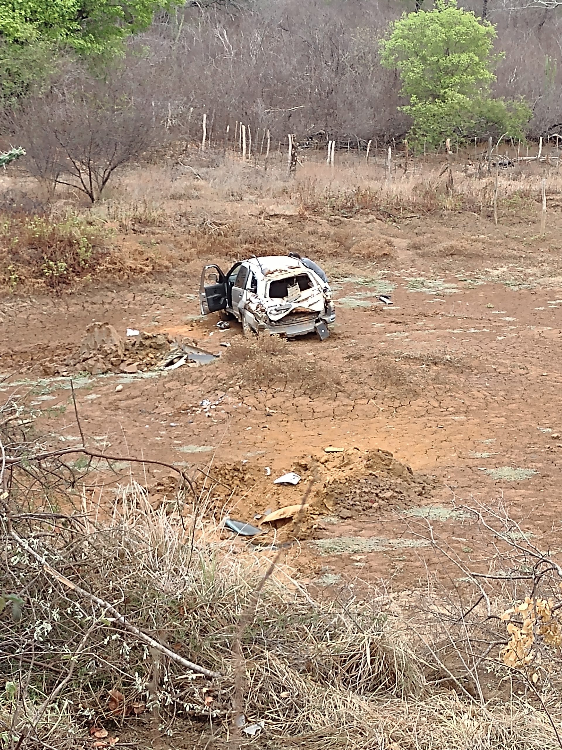 IMG_20211226_093303121-scaled Homem perde controle de veículo e capota na BR-110 em Monteiro
