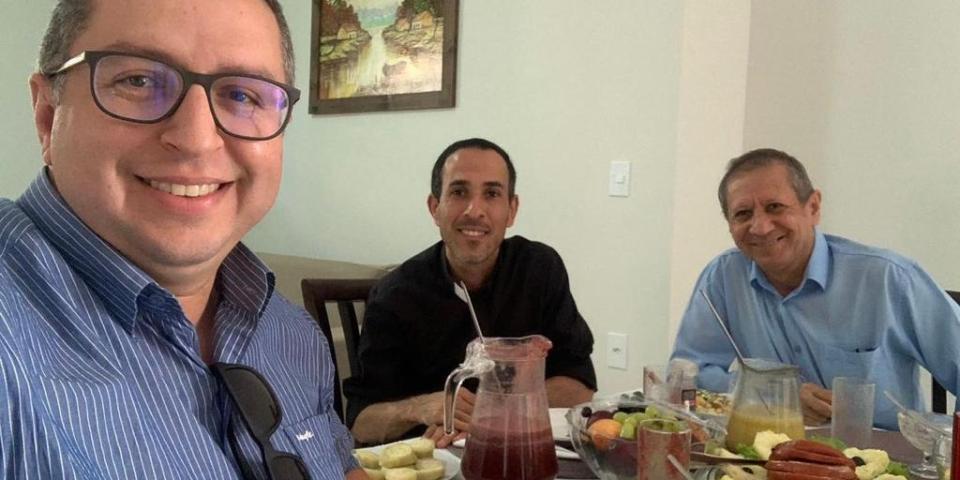 WhatsApp-Image-2021-12-17-at-07.39.22 Além da religião: pastor é recebido por padres, e almoça na casa paroquial e Monteiro