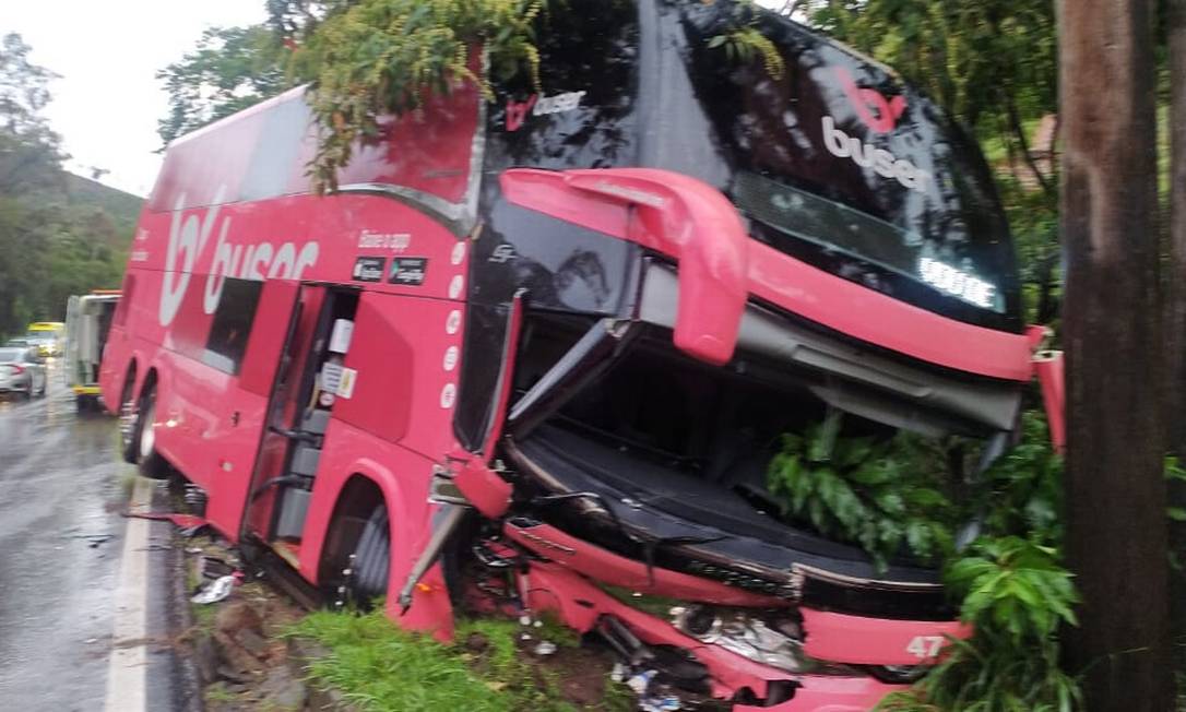 WhatsApp-Image-2021-12-26-at-19.32.21-1.jpeg Acidente entre carro e ônibus na BR 040 deixa cinco mortos em Juiz de Fora, MG