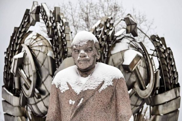 estatua_de_lenin_-_foto_alexander_nenemov_afp-599x400 Crise na Ucrânia e eleições mostram legado vivo da União Soviética