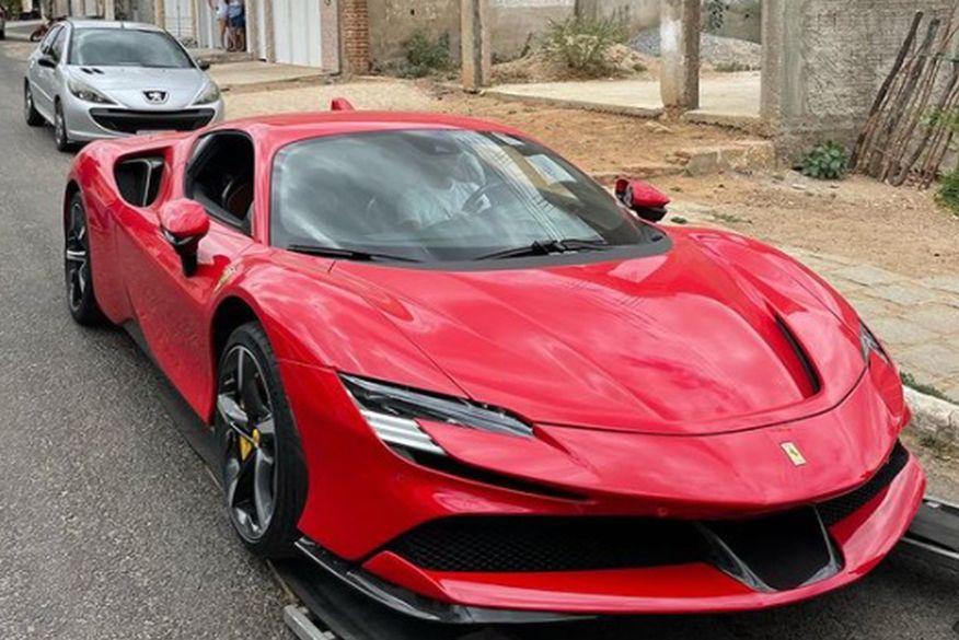 ferrari_em_desterro 'Ferrari de Desterro': carro mais caro do Nordeste, avaliado em R$ 7,2 milhões, desembarca na cidade paraibana de 8 mil habitantes
