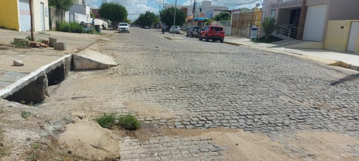 IMG-20220119-WA0006-700x315 Secretaria de Infraestrutura de Monteiro realiza ações de manutenção de prédios, ruas e praças públicas