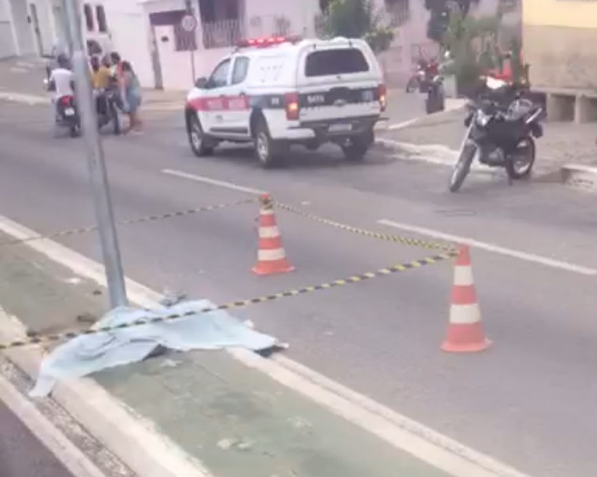 IMG_20220130_072303 Motociclista morre após colidir com poste em Sumé