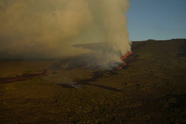 galapagos-2-597x400 Vulcão entra em erupção em Galápagos