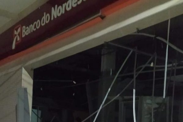 img_20220126_061946-599x400 Criminosos explodem agências do Banco do Nordeste e Caixa Econômica na Paraíba
