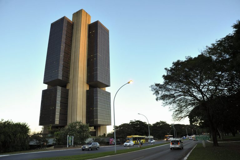 BANCO-CENTRAL Mercado aposta em corte mais agressivo dos juros após prévia da inflação negativa