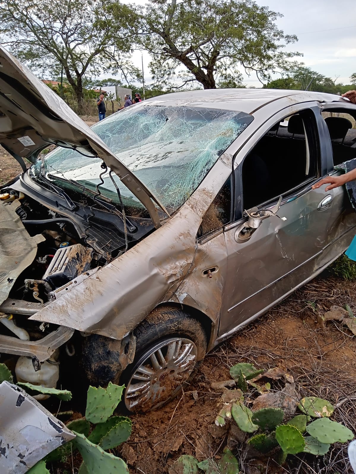 IMG-20220306-WA0160 Três pessoas ficam feridas em acidente na zona rural de Monteiro