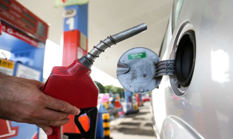 gasolina Publicado do Diário Oficial decreto que reduz ICMS do etanol na Paraíba