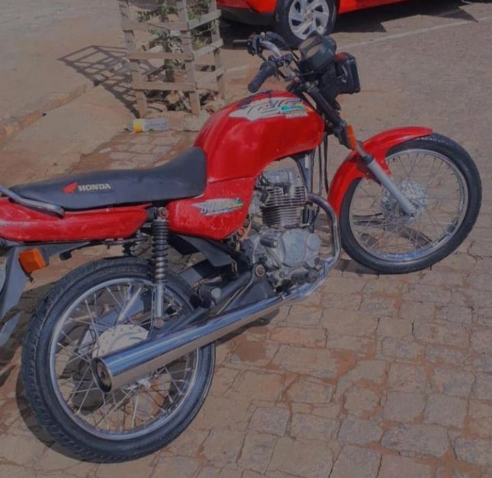 IMG-20220407-WA0122-e1649347422819 Mulher tem motocicleta furtada em frente da casa do namorado em Monteiro