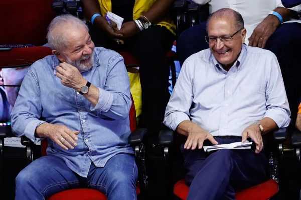 WhatsApp-Image-2022-04-15-at-09.26.01-600x400 Alckmin diz que Lula é o 'maior líder popular do Brasil' em evento com centrais sindicais em São Paulo