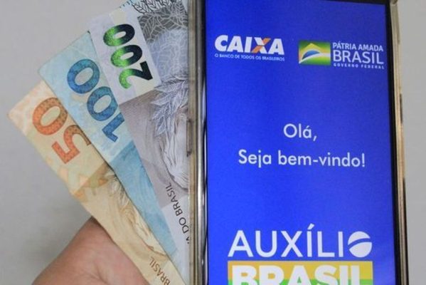 auxilio-brasil-16112021200303568-599x400 Benefício extra para Auxílio Brasil pode ser votado na terça-feira