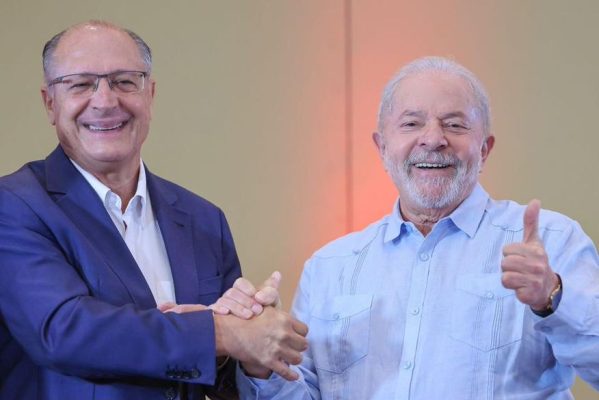 fp1o-x_wyaeyeff-1-599x400 Bolsonaro ironiza foto de Lula com Alckmin e escreve "Kkkkkkkkkkkkkk"