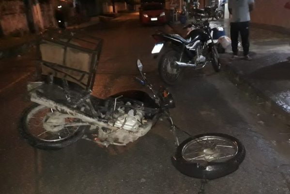 whatsapp_image_2022-04-23_at_071218-1-599x400 Mulher tem perna perfurada após colisão entre duas motos