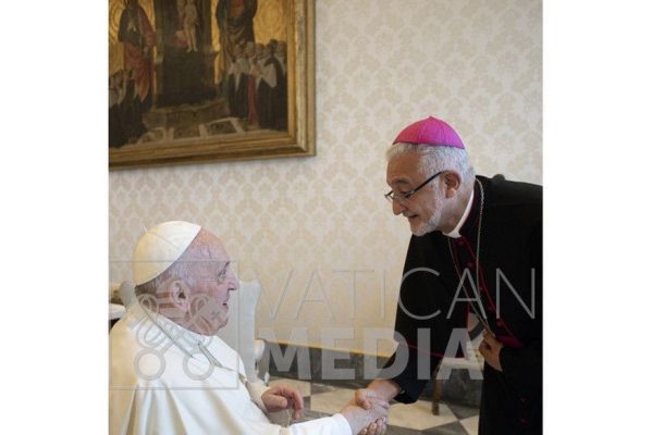 0037920052022-1-599x400 Arcebispo da Paraíba, Dom Delson, encontra Papa Francisco em Roma: "momento de muita emoção"
