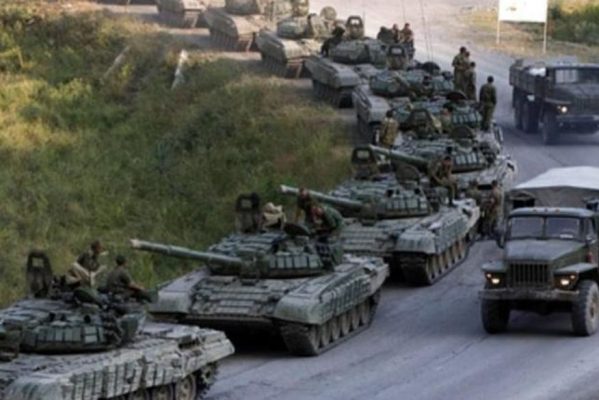 27mai2022-comboio-com-tanques-russos-t-62-e-transferido-para-a-regiao-de-zaporizhzhia-no-leste-da-ucrania-1653640368440_v2_750x421-599x400 Ucrânia diz que Rússia reforça exército com tanques da era soviética