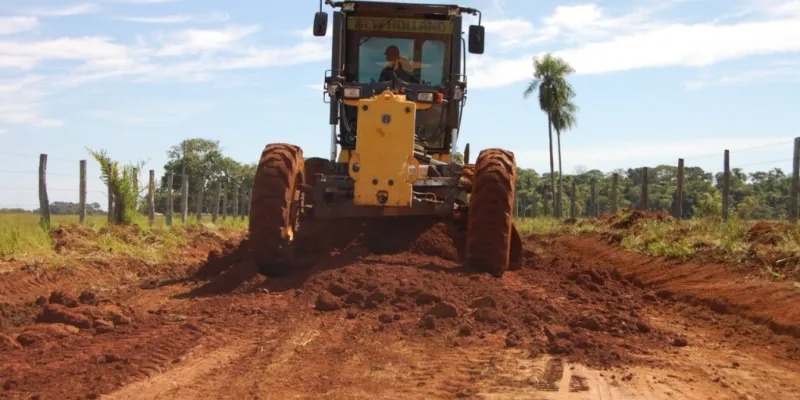Agricultura-maquina Secretaria de Agricultura realiza serviços na Zona Rural de Monteiro