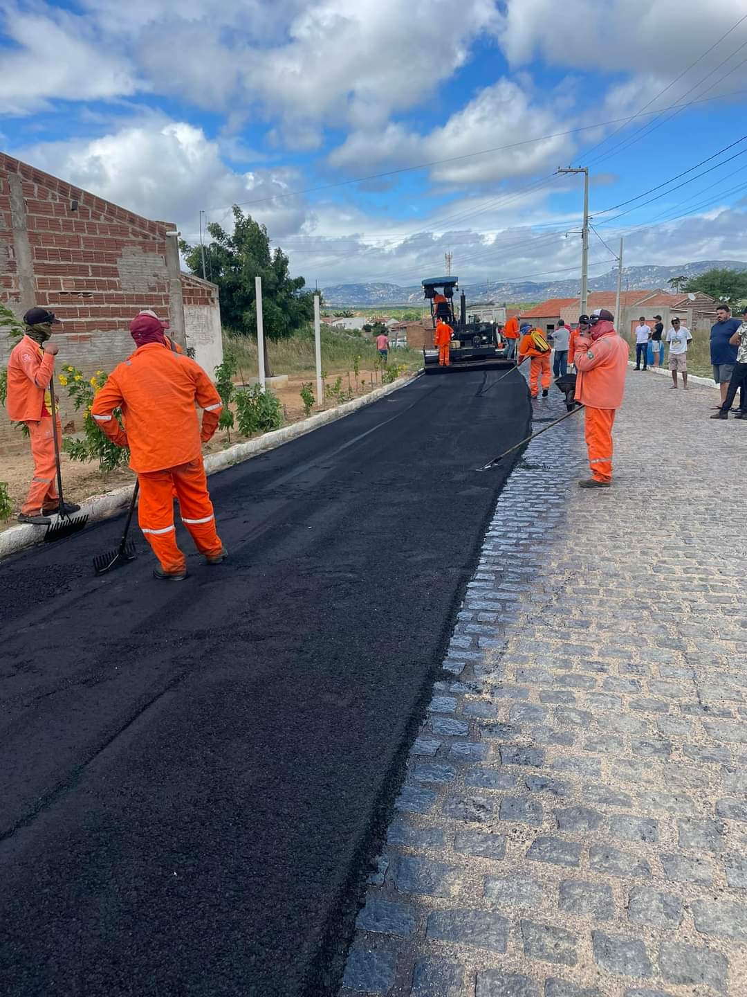 FB_IMG_1653753503510 Parceria Estado e Prefeitura: Pavimentação asfáltica da travessia urbana de São João do Tigre é iniciada