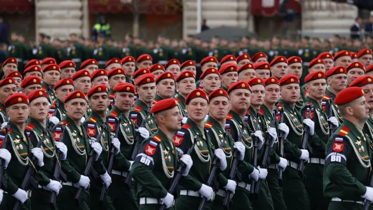 GettyImages-1240556346 Em desfile militar, Putin diz que “operação” na Ucrânia foi ação “preventiva”