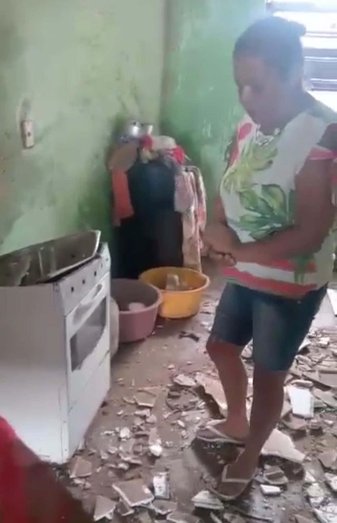 Screenshot_2022-05-12-13-39-11-619_com.whatsapp-e1652373858704 Panela de pressão explode e destrói fogão e teto de casa de ex-candidata a vereadora em Monteiro