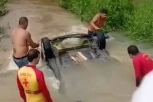 acidente-1-599x400 Homem é encontrado morto em carro capotado dentro de rio na Paraíba