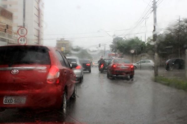 aesa-confirma-chuvas-continuam-nas-proximas-24h-em-joao-pessoa_1-599x400 Inmet emite alertas vermelho, laranja e amarelo de perigo de chuvas em toda Paraíba