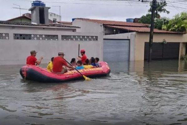grande_recife_alagamento_chuvas_280522_foto_governo_pernambuco-599x400 Sobe para 84 número de mortes confirmadas em Pernambuco; 14 municípios decretam situação de emergência devido às chuvas