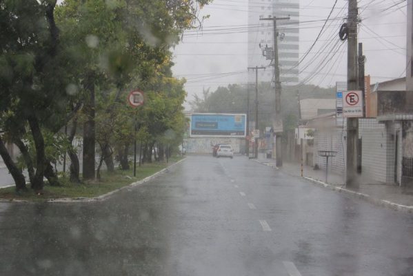 01-chuvas_em_joao_pessoa_walla_santos-599x400 Inmet emite alertas de chuvas intensas e perigo potencial no Litoral e Sertão da Paraíba