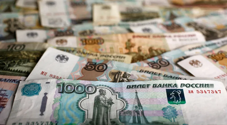 DINHEIRO Rússia vê debandada de milionários após sanções econômicas