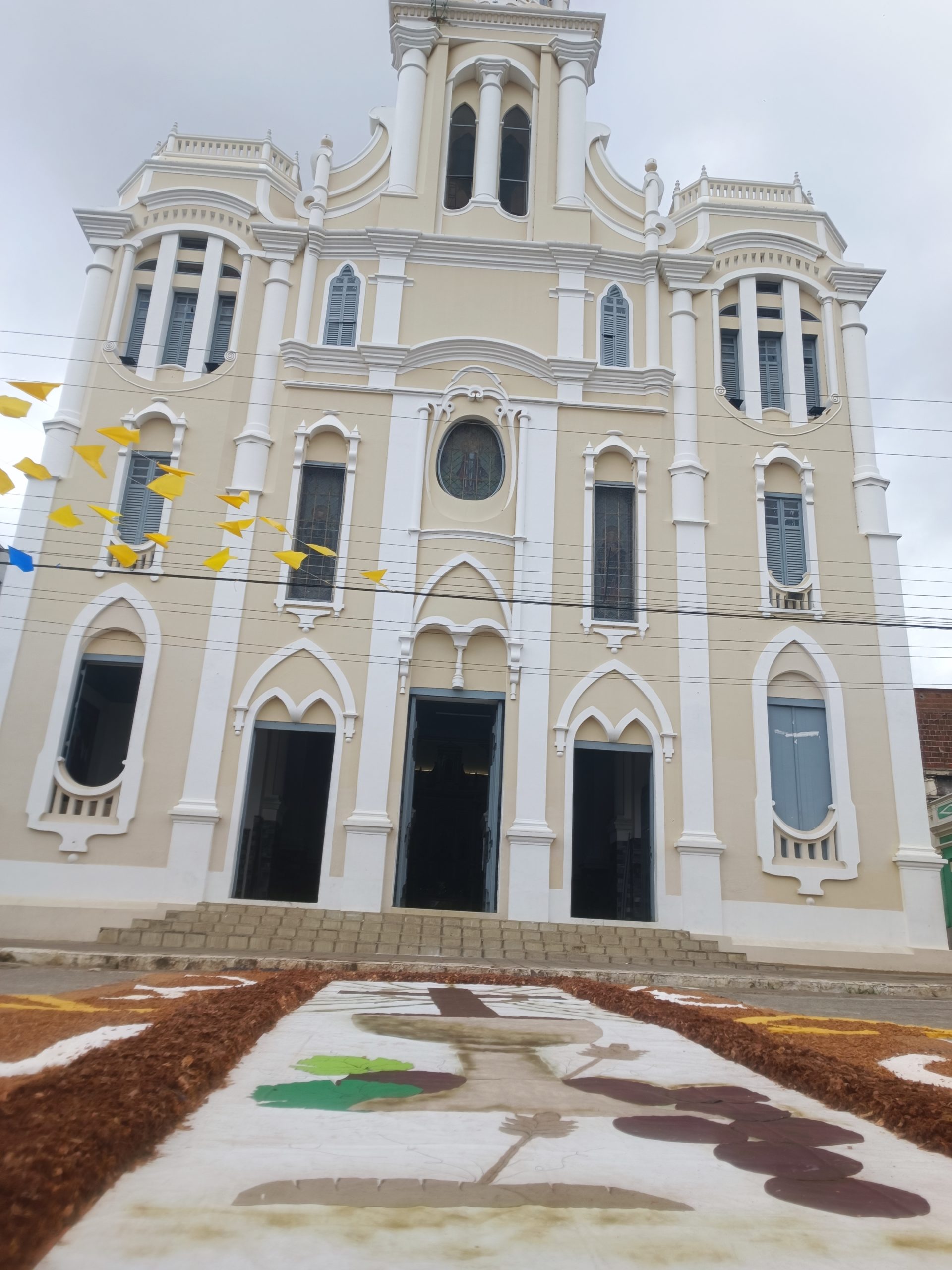 IMG_20220616_120607-scaled Católicos da Paróquia Nossa Senhora das Dores em Monteiro, mantêm tradição e montam tapetes de Corpus Christi