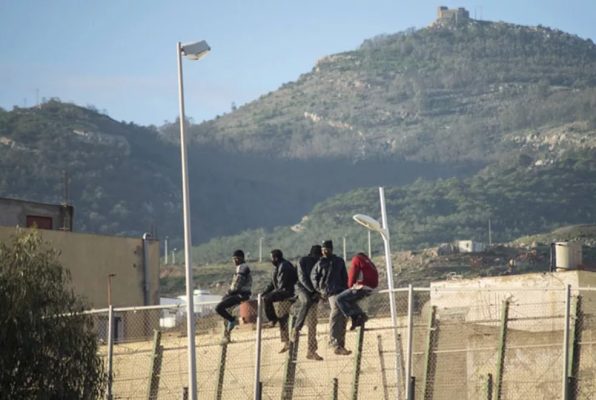 WhatsApp-Image-2022-06-24-at-07.39.07-596x400 Mais de 400 migrantes tentam entrar no território espanhol de Melilla